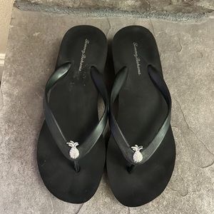 Tommy Bahama black flip flops women’s 8